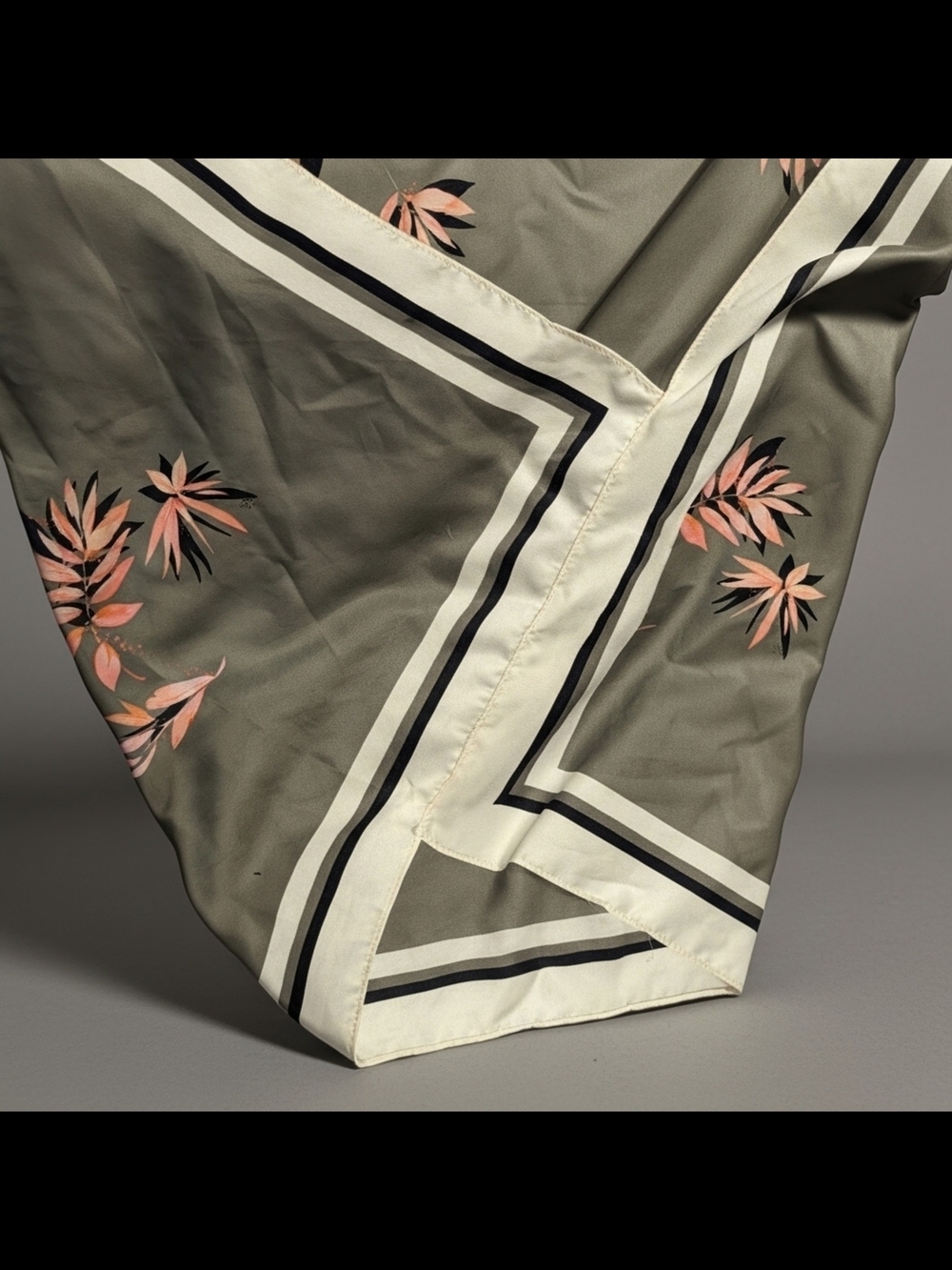 A.n.d. Elegant Green/Grey And Pink Floral Satin Shawl - free Size - Picture 5 of 7